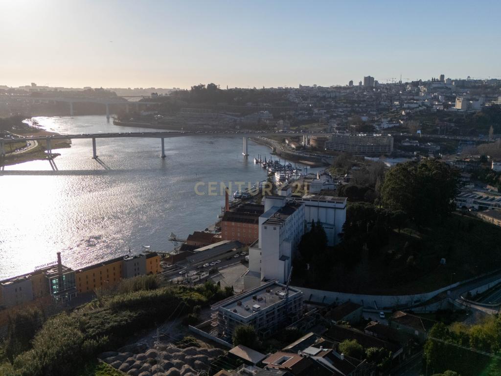 Empreendimento Exclusivo em Valbom, Gondomar – A poucos minutos da Marina do Freixo - Image 1